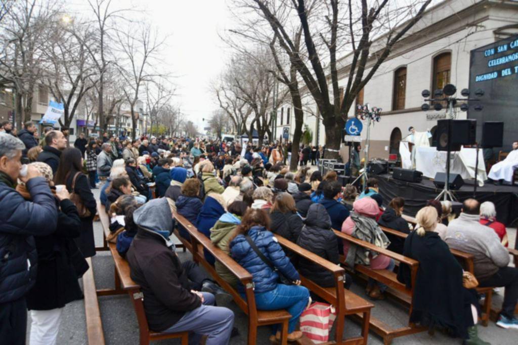 Con fe, una multitud pidió trabajo a San Cayetano