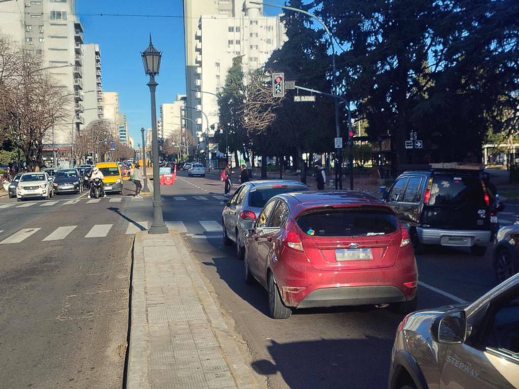 Semáforos, siempre en rojo: paciencia para manejar en calles y avenidas