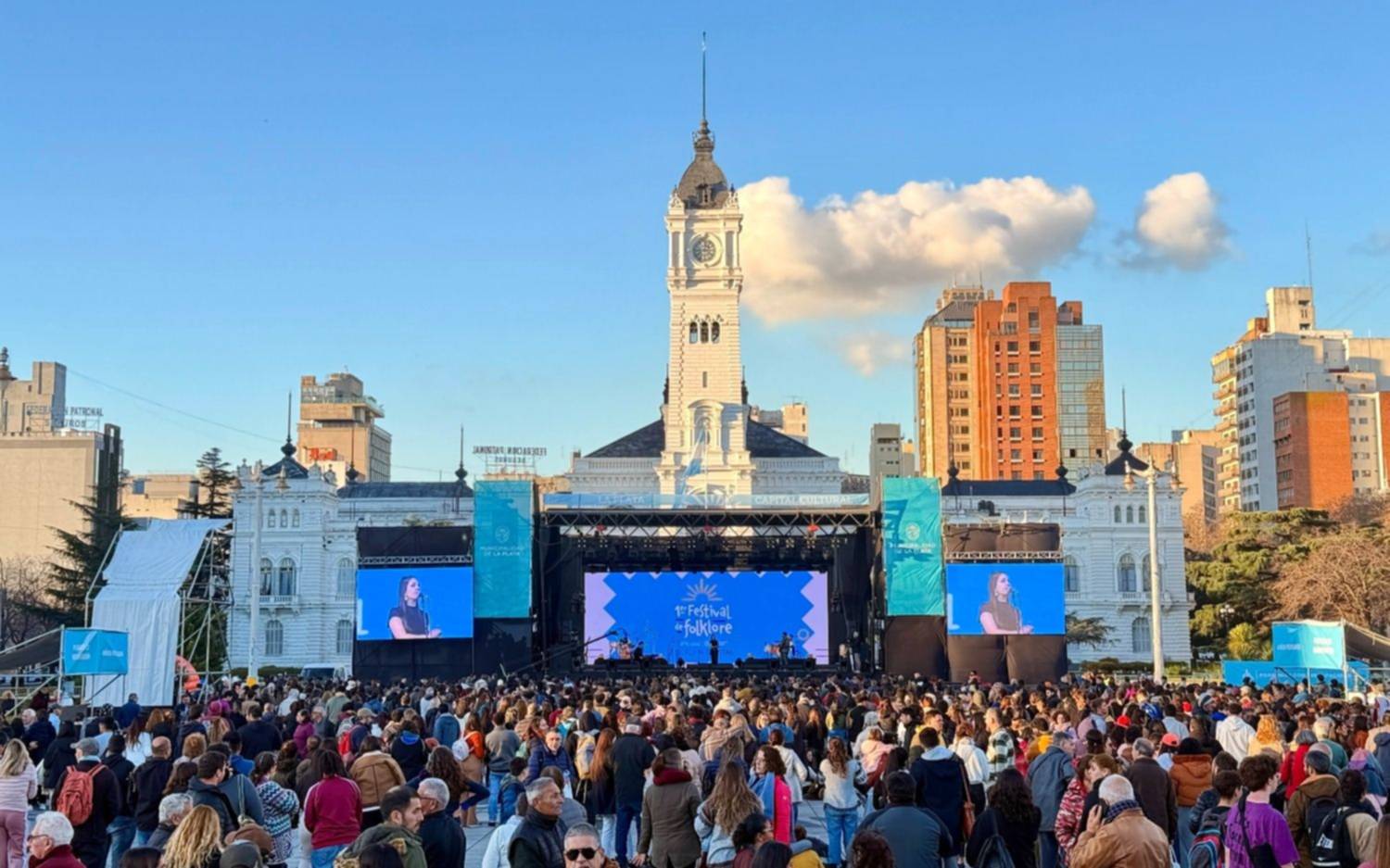 FOTOS | A puro folclore en Plaza Moreno: mañana festejos anticipados por el Día del Niño