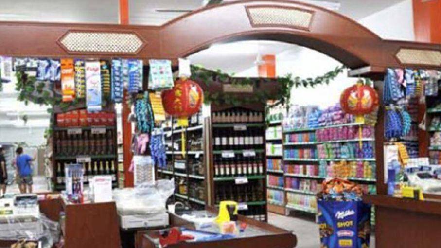Los autoservicios chinos quieren quedarse con las sucursales de una multi
