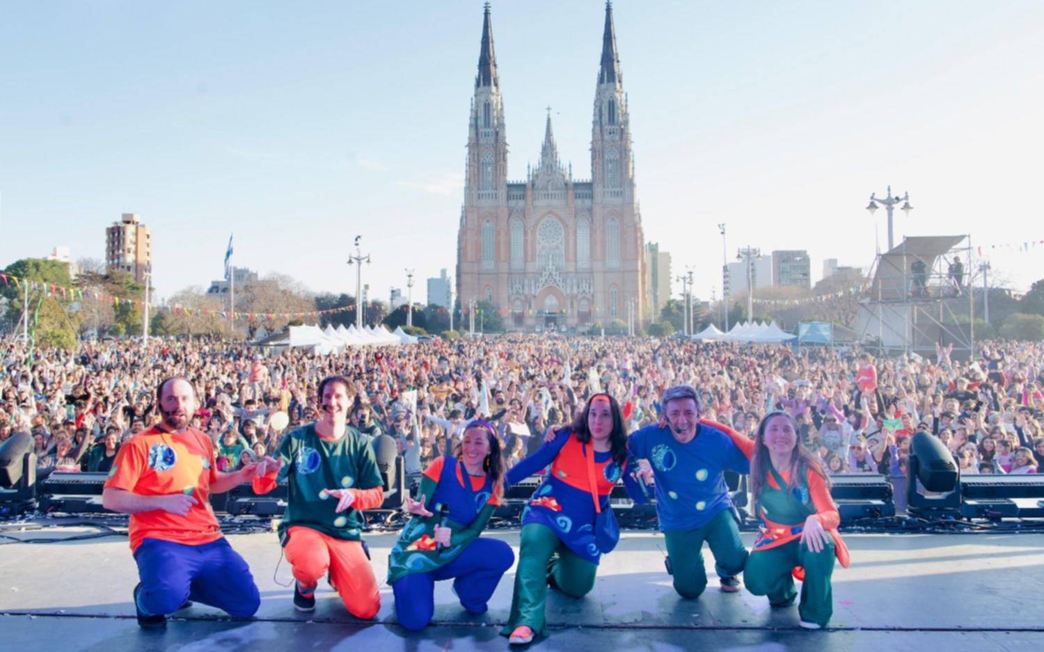En fotos | Las familias colmaron Plaza Moreno en un nuevo festejo por el Día del Niño