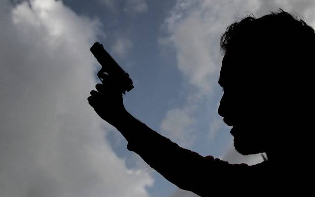 Un hombre atacó a balazos una vivienda en Quilmes Oeste y casi mata a una familia