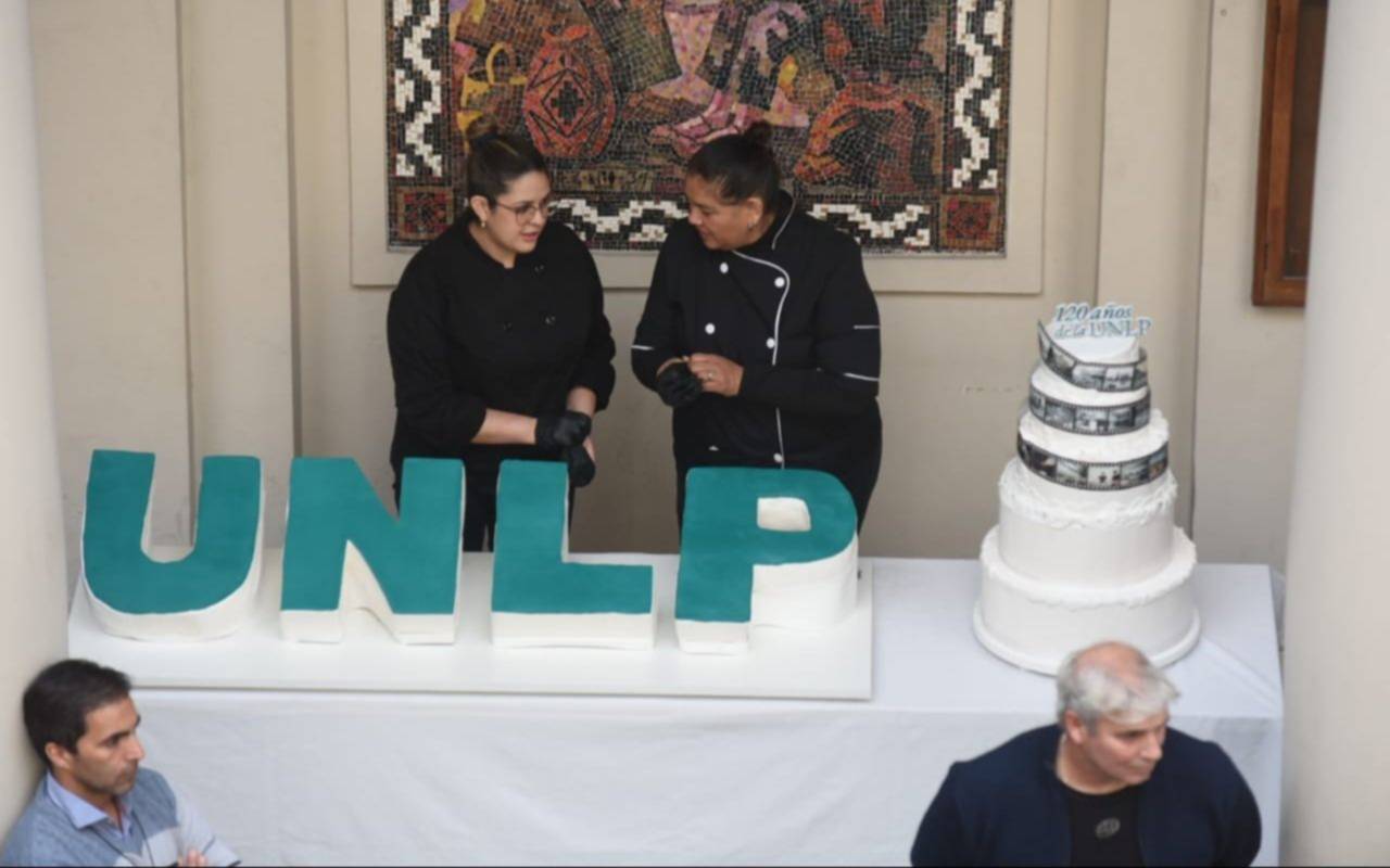 En fotos | La UNLP festeja 120 años: expo en el Pasaje Dardo Rocha, charlas y actividades en el Rectorado