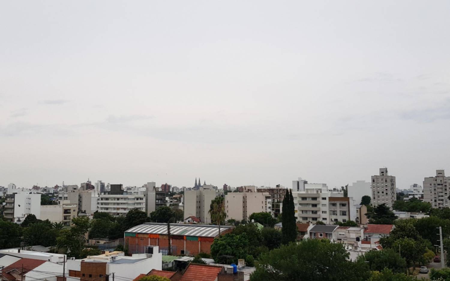 Fin de la "primaverita" en La Plata: alerta por el regreso del frío polar y una posible ciclogénesis