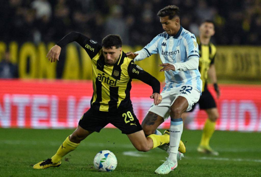 Racing perdió el primer duelo ante Peñarol