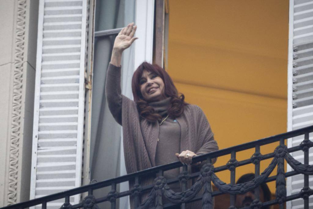 Maniobra contrarreloj de Cristina para evitar que le decomisen los bienes