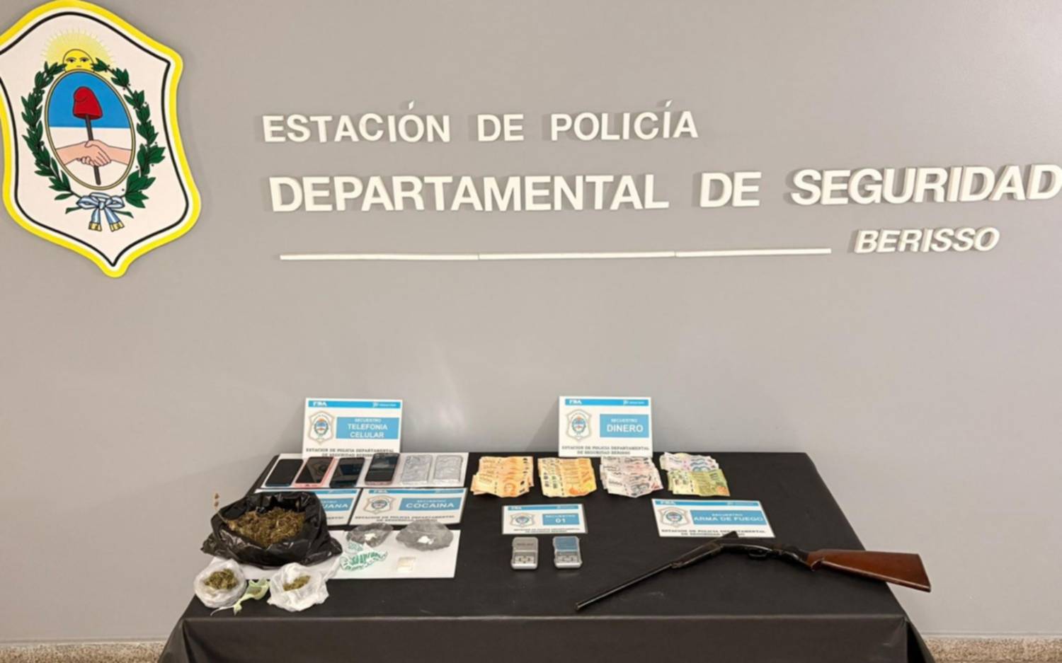 Allanamientos en Berisso: dos mujeres detenidas por comercialización de drogas y tenencia de arma de fuego