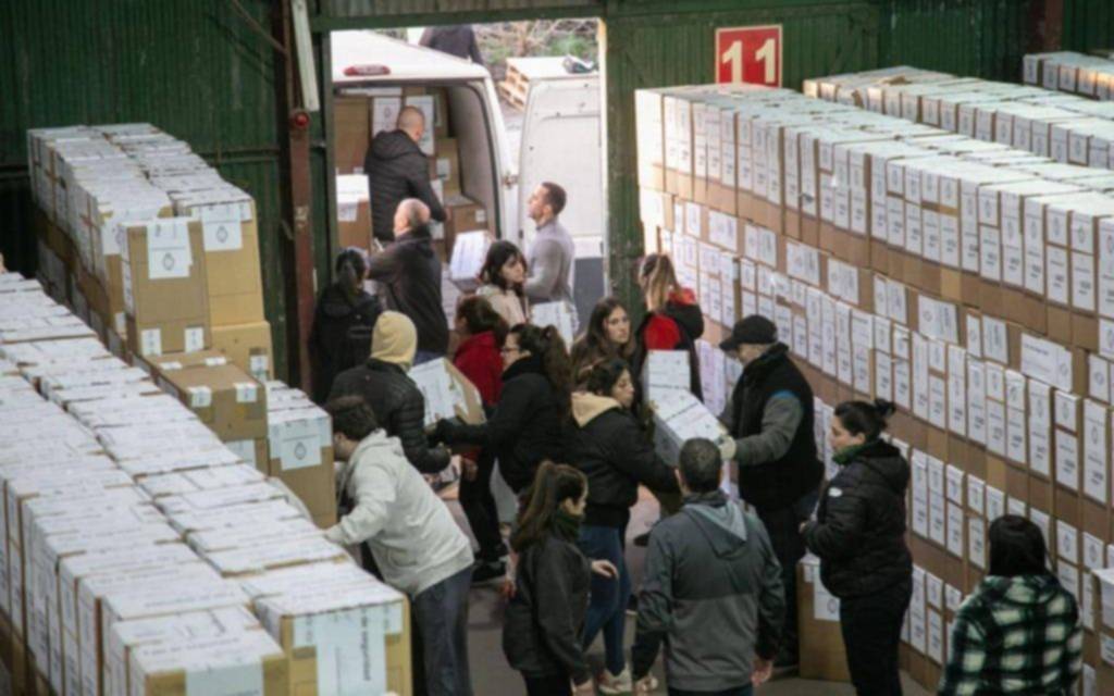 Comenzó el proceso de armado y distribución de urnas para las elecciones en Provincia