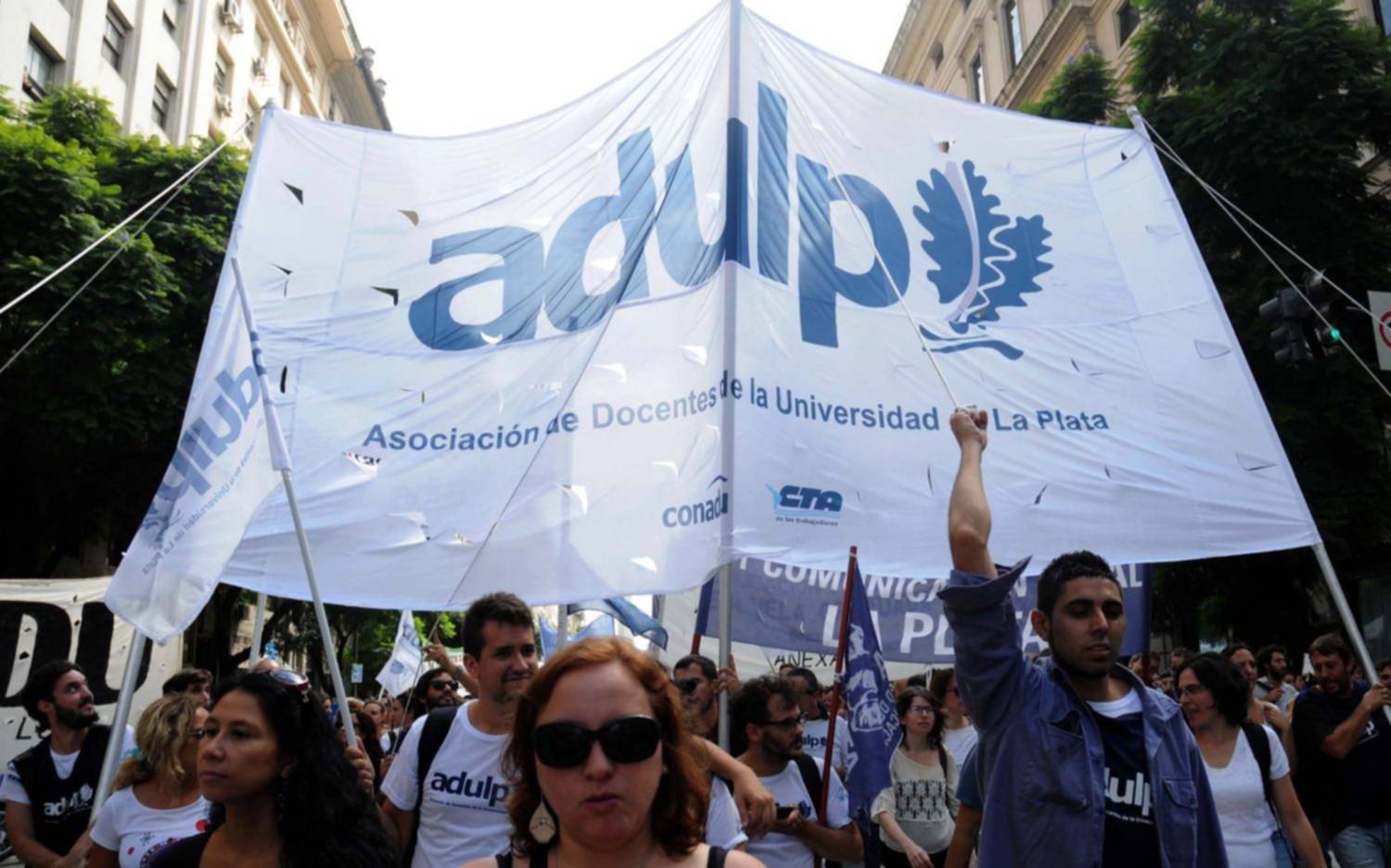 Tras el paro, el Gobierno otorgó un aumento del 7,5% a los docentes universitarios
