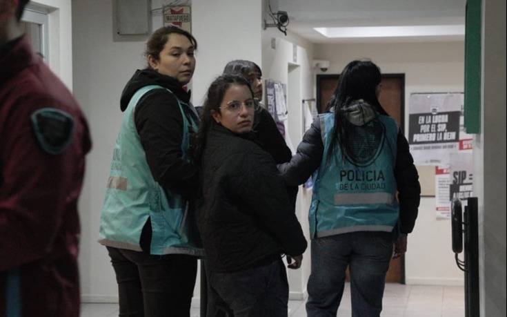 Detuvieron a una estudiante de periodismo de la UNLP durante la marcha de los jubilados