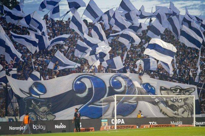 La Justicia prohibe el ingreso a la cancha de siete barras del Lobo
