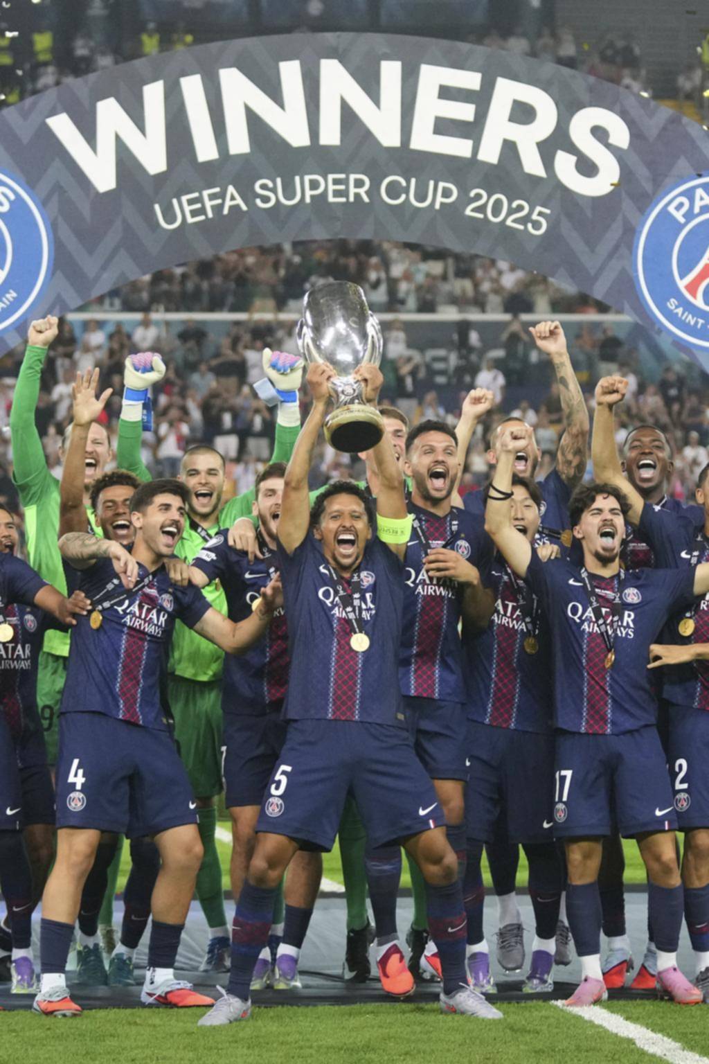 El PSG ganó por penales y levantó la Supercopa