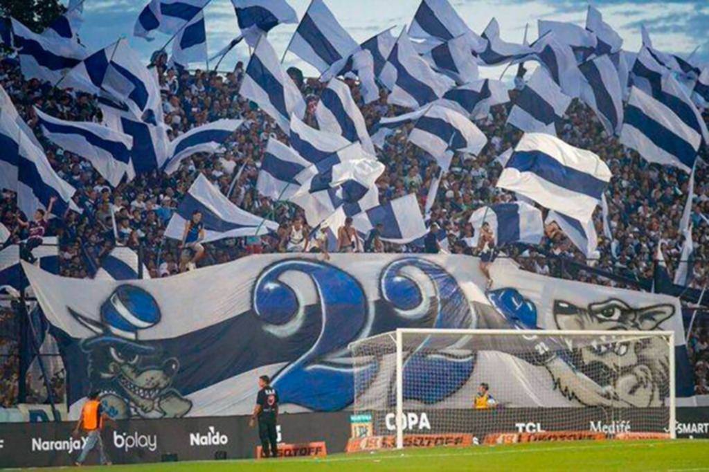 Por qué la Justicia prohibió el ingreso a la cancha de siete barras del Lobo