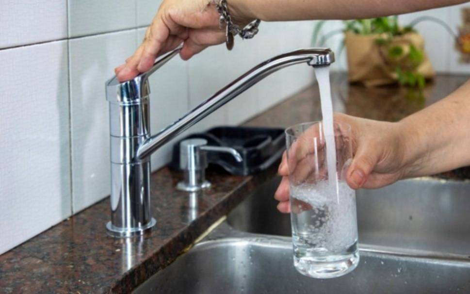 Freno al decreto que habilita el corte del agua por falta de pago