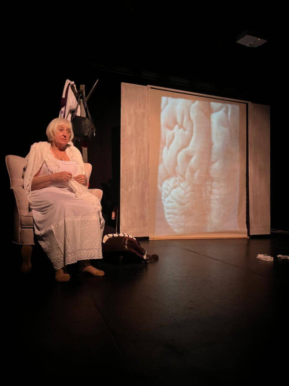 “Adela, todavía estoy acá” Una mirada luminosa sobre el Alzheimer