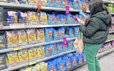 Descuentos en supermercados de La Plata usando Cuenta DNI: viernes con una promo especial en la Región