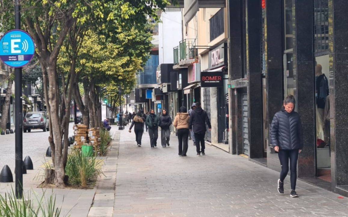 El viernes “no laborable” en La Plata, con ritmo de sábado: comercios abiertos por las compras del Día del Niño