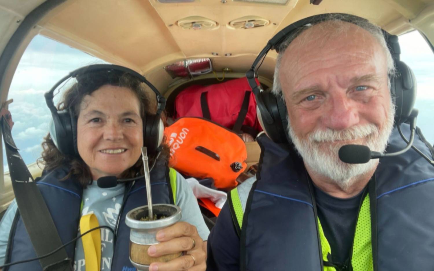 Matrimonio argentino de 60 años cruza el Atlántico en un avión monomotor de 1978