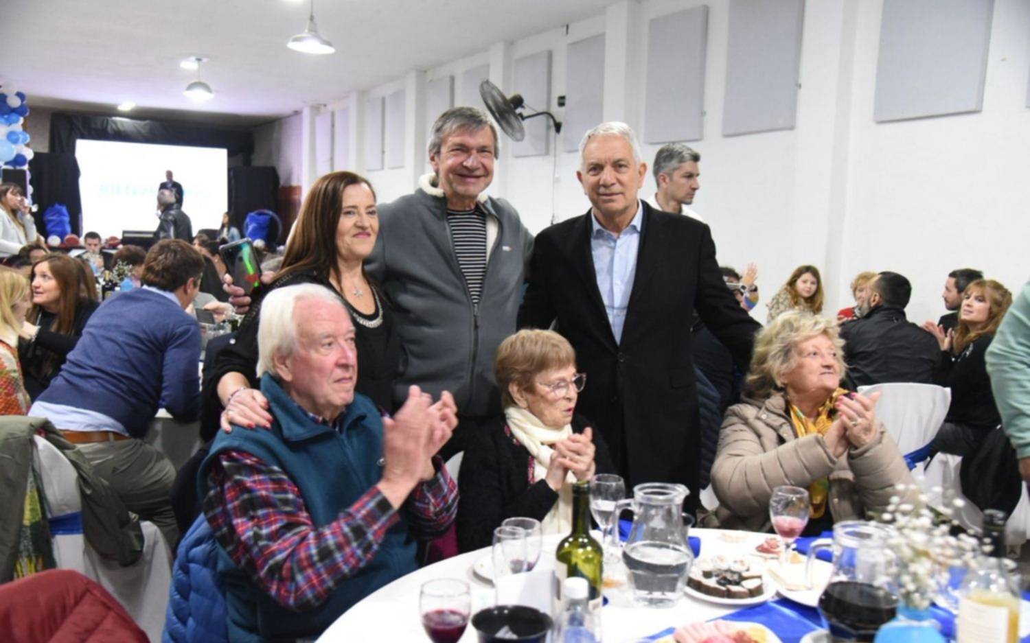 Asistencia económica y equipamiento deportivo al Centro de Fomento Los Hornos en su 94° aniversario