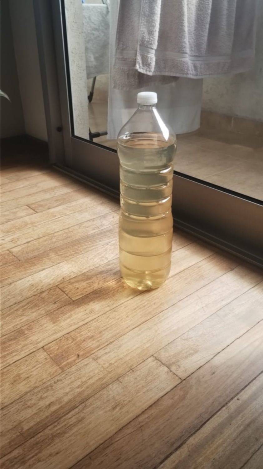 Angustia en pleno centro de La Plata por el agua de ABSA: baja presión y encima sale turbia