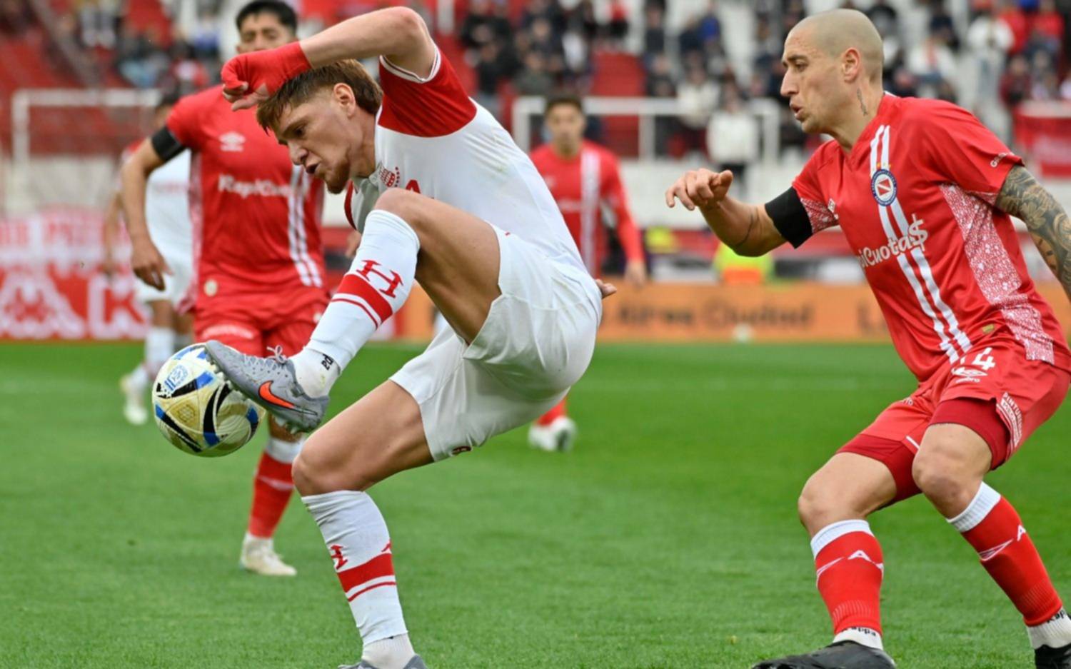 Huracán venció a Argentinos Juniors en el final 