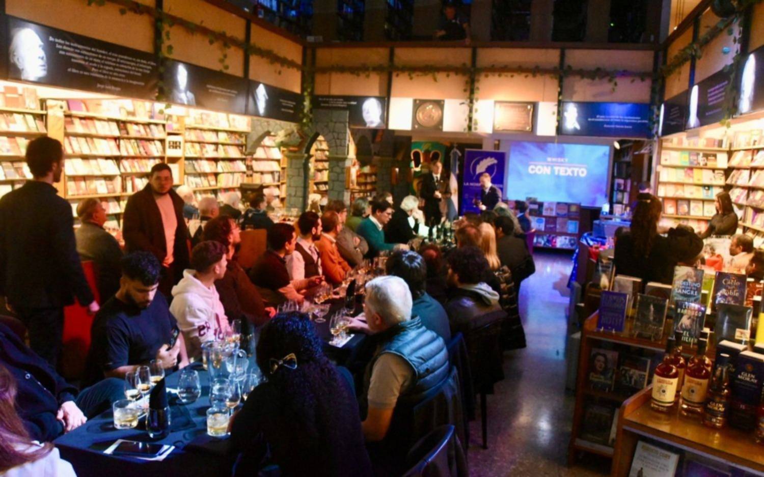 San Martín y Borges, con whisky y alfajores en La Plata