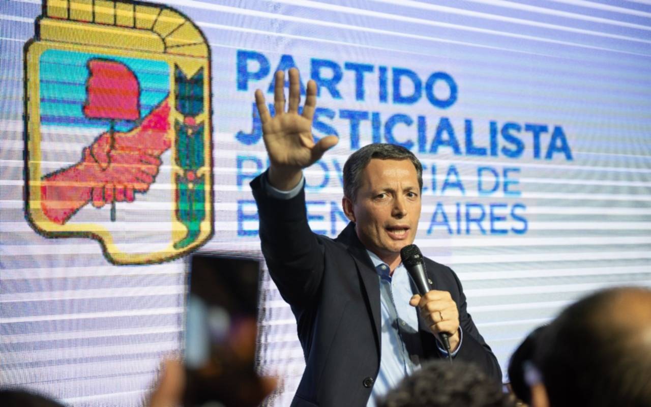 El intendente peronista Fernando Gray va con su propia lista de diputados nacionales