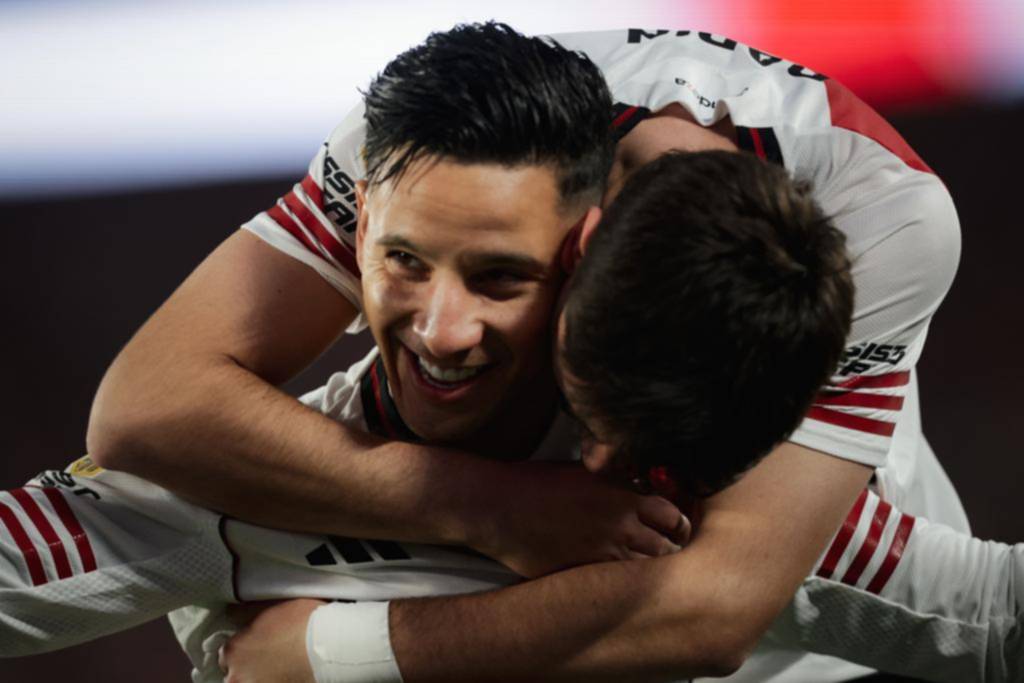 Con suplentes, River goleó a Godoy Cruz y es único líder