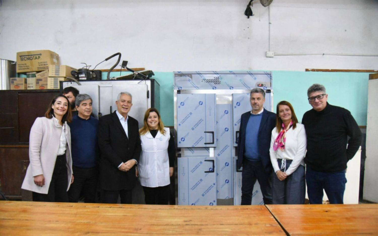 Alak entregó equipamiento escolar en dos primarias de La Plata