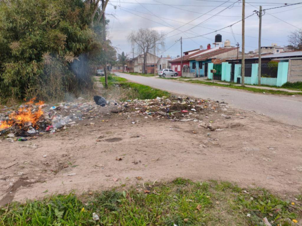 Combo de quejas en 116 y 99: basurales, calles en mal estado y a oscuras