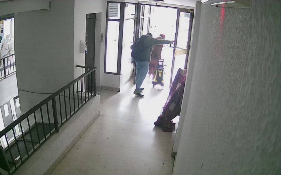 Sorpresivo robo en edificio de 9 y 49: entraron como si nada y se llevaron el televisor de un departamento