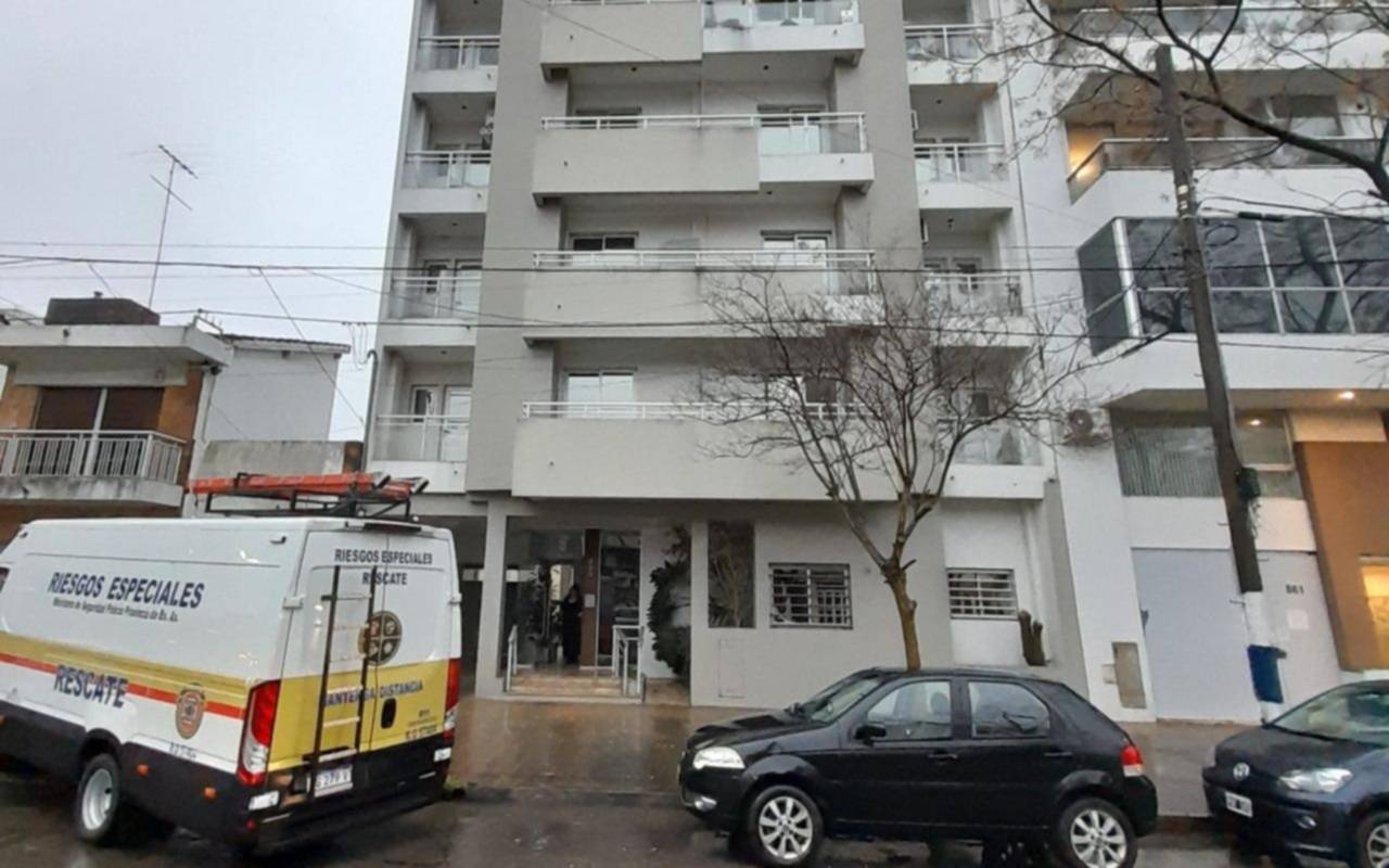 Se cayó un ascensor en un edificio del centro de La Plata: hay una mujer herida