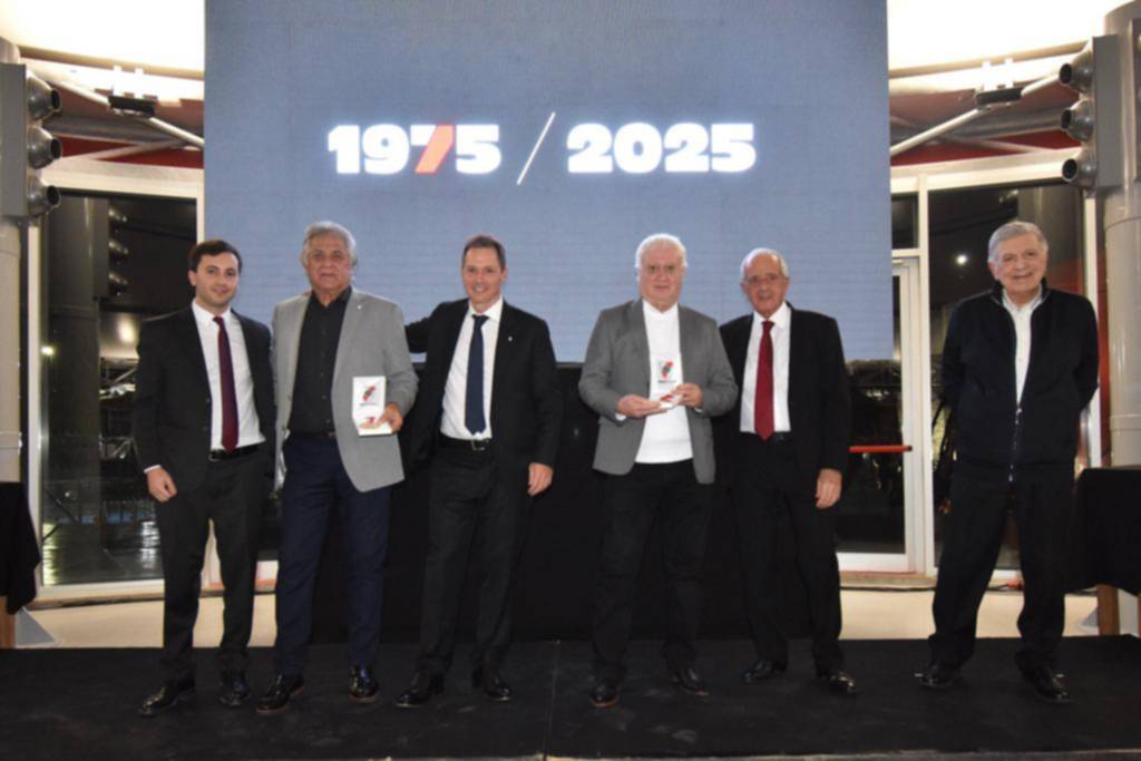Homenaje a los campeones de 1975, a 50 años del título