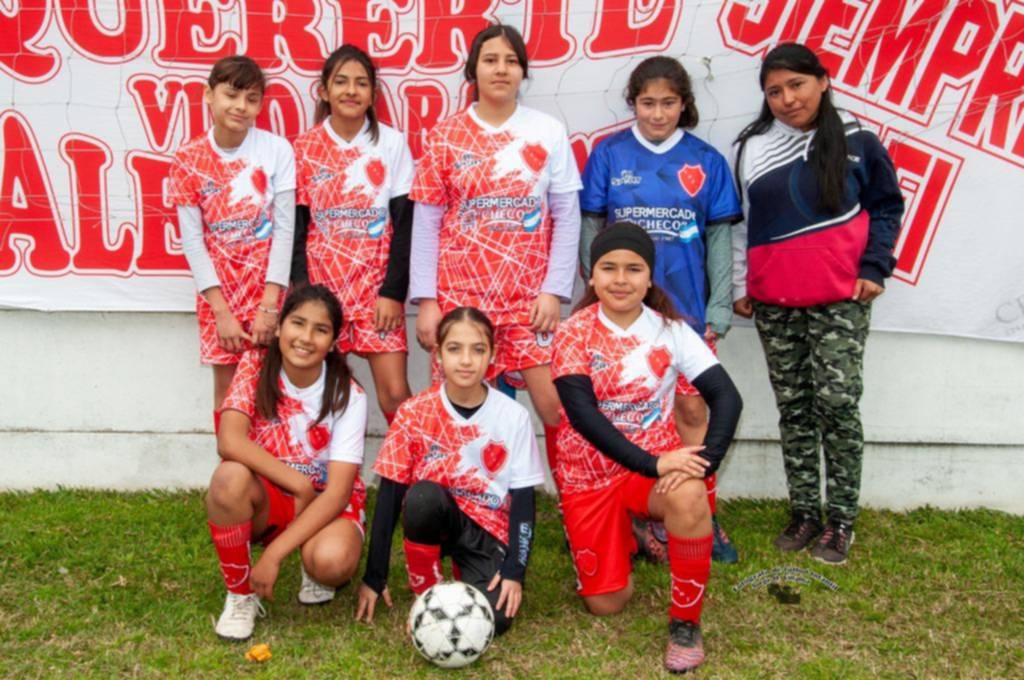 Fiesta en la cancha y por el Día de la Niñez