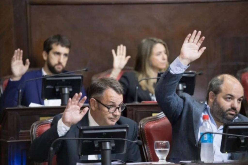 Crisis en la UCR: ahora se partió el bloque de senadores bonaerense