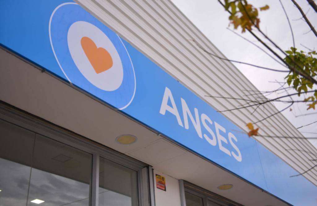 Denuncia penal a un procurador por vender “espejitos de colores”