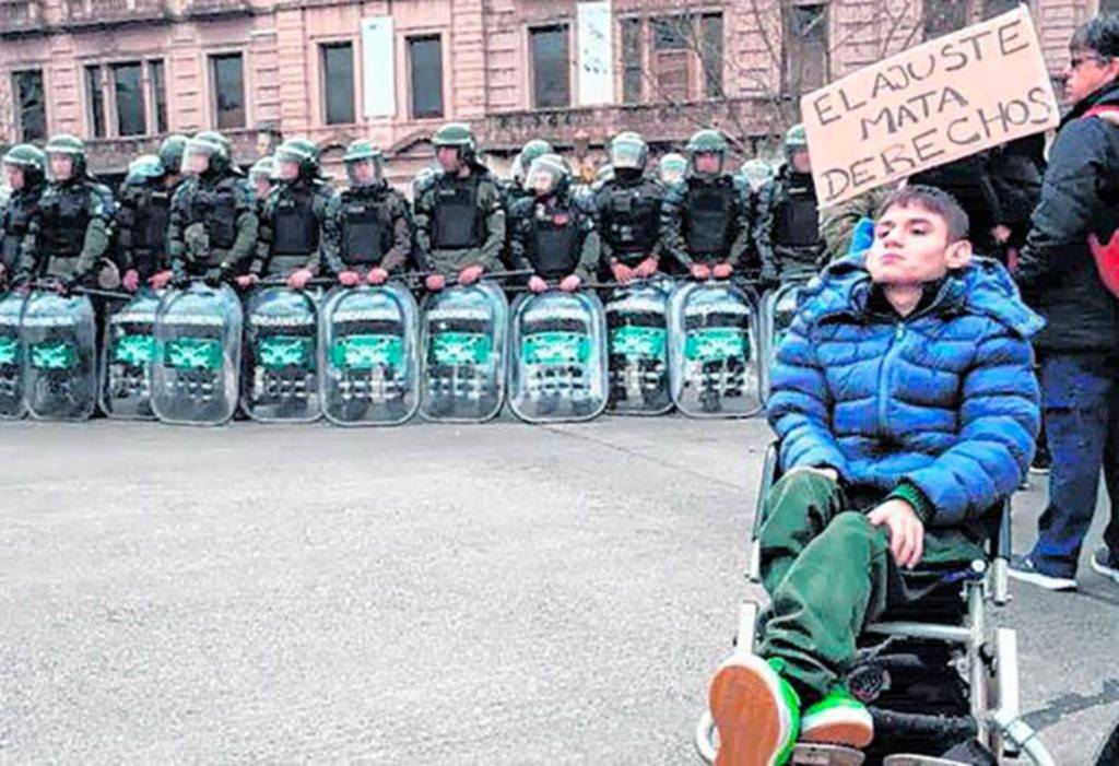 Una marcha al pulso de lo que pasaba en Diputados