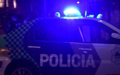 Asesinaron a un hombre de 52 años en la vereda de su casa en Quilmes