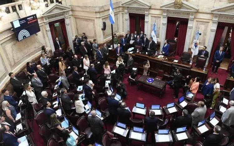Los senadores volverán a tener un aumento y cobrarán más de $10 millones