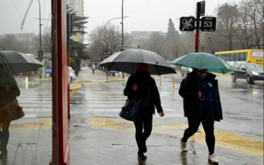 La Plata, otra vez amenazada por lluvias: ¿para qué hora se esperan los chaparrones y cómo sigue el tiempo?