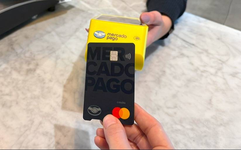 Mercado Pago lanza tarjeta de crédito en Argentina, mientras tramita licencia bancaria