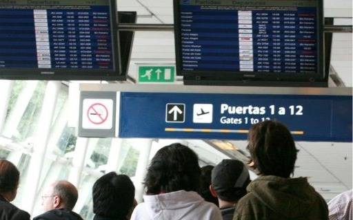 Vuelos cancelados, gritos y caos en Aeroparque por el paro de controladores aéreos