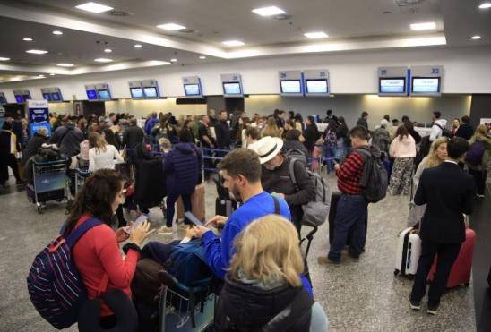 Controladores aéreos: el paro se sintió en todo el país