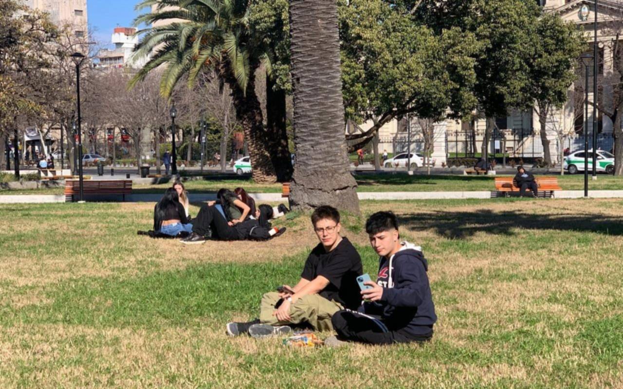 Sábado soleado para disfrutar al aire libre: ¿cómo sigue el tiempo en La Plata?