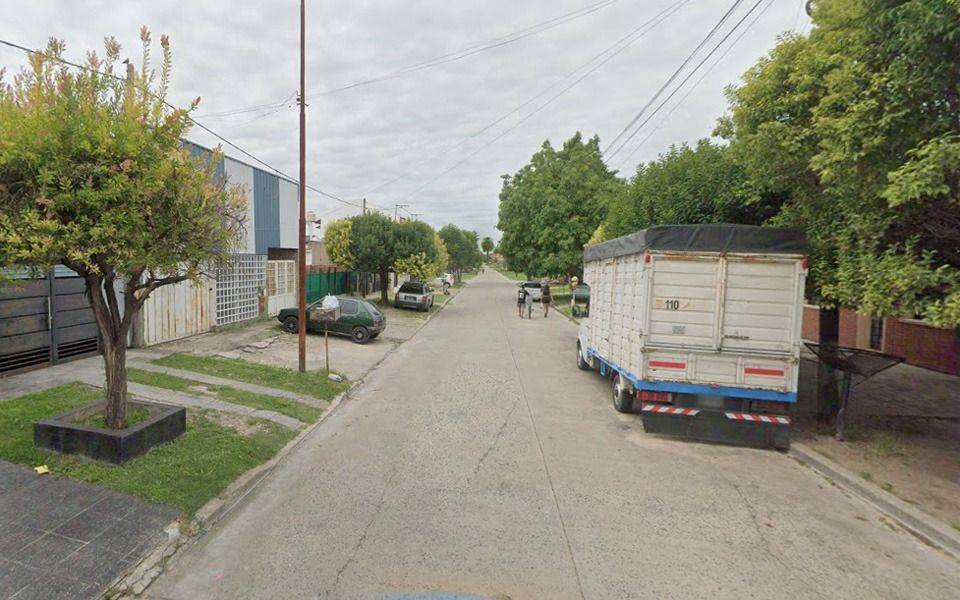  “Tirate o te doy un tiro”: lo amenazaron con un arma y saltó de su auto en movimiento en La Plata