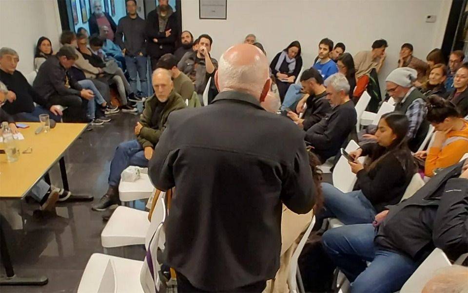 Profundo dolor: un docente de  la UNLP murió durante una asamblea por salarios y medidas de fuerza