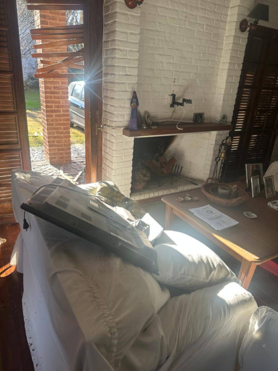Destrozaron puertas y ventanas durante un escruche en Villa Castells