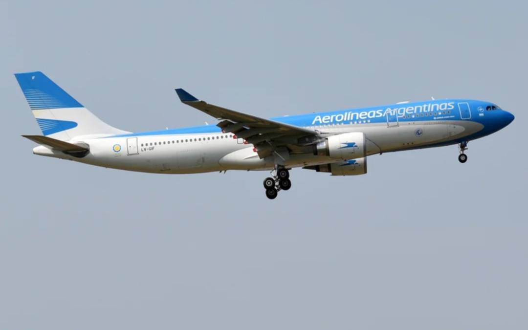 Aerolíneas Argentinas cancelará este domingo 46 vuelos por el paro de los Controladores aéreos