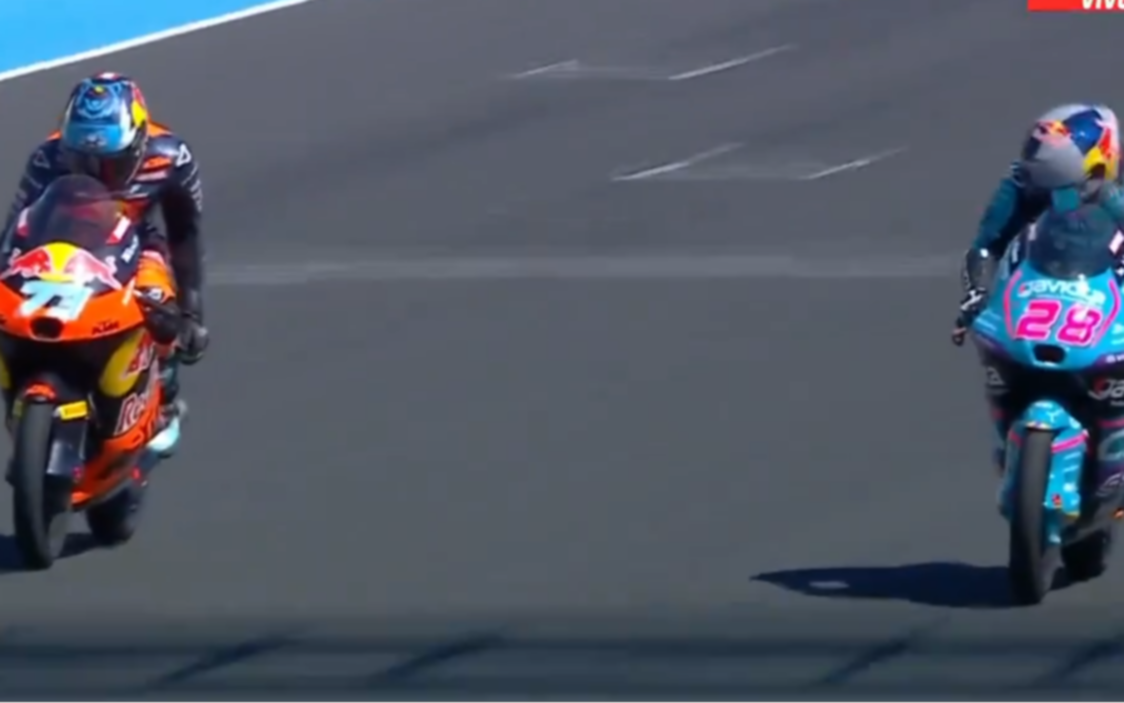 Así fue la increíble definición en el Moto3 con el argentino Valentín Perrone como protagonista