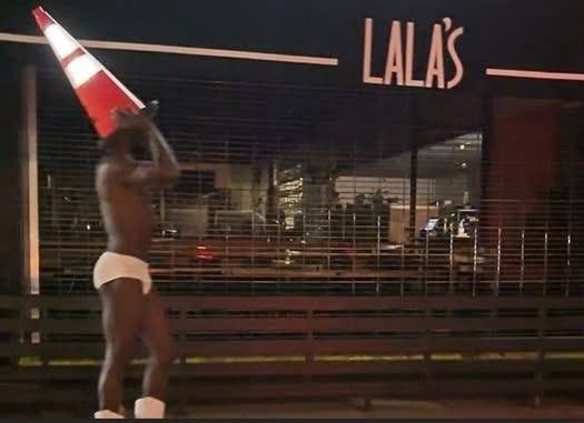 Qué pasó con Lil Nas X: apareció desnudo y terminó preso